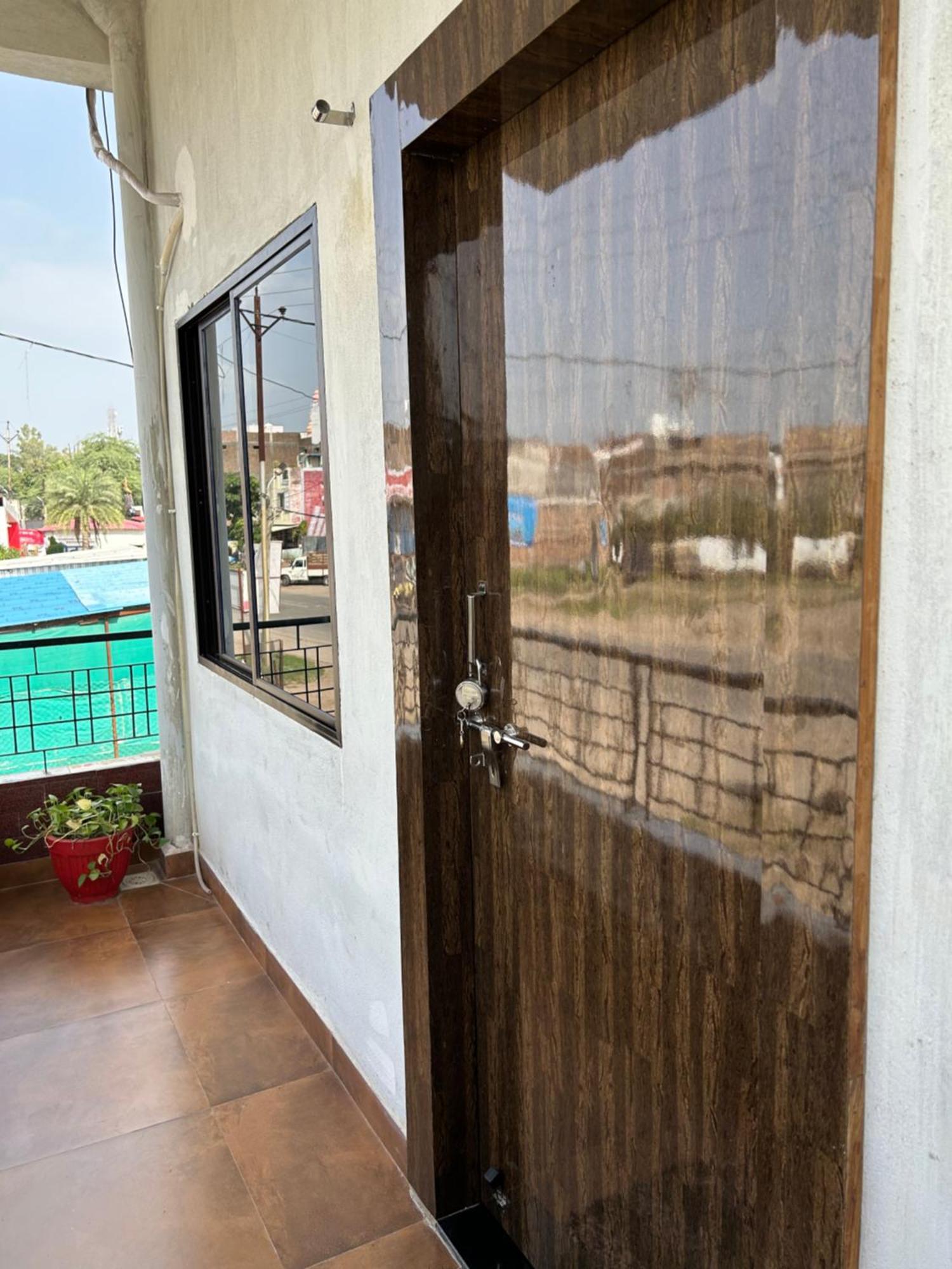 Hotel Shri Kunj Ujjain Exteriör bild